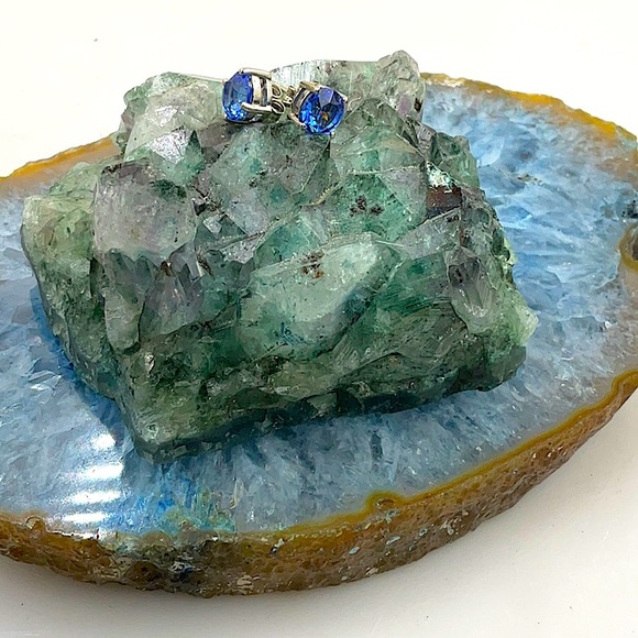 Elegant Sterling Silver Tanzanite Gemstone Center Post Earrings. - Picture 4 of 5